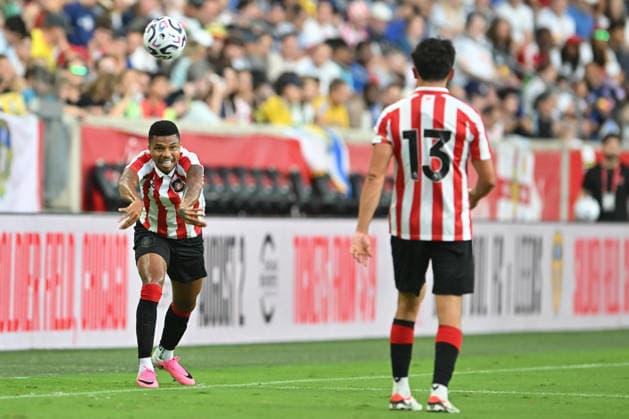 July 30, 2026, Harrison, New Jersey, United States of America: Harrison, United States of America. 30 Jul, 2026. Sunderland Defender REINILDO MANDAVA (17) and Sunderland Midfielder LUKE O NIEN (13) in action during a friendly match at Sports Illustrated Stadium Leeds United defeats Sunderland 1 to 0. Credit: , Jr. Zuma Press SOCCER 2026 - Leeds United 1: 0 Sunderland  - ZUMAa301 20260730_aaf_a301_023 Copyright: xBrooksxVonxArxx