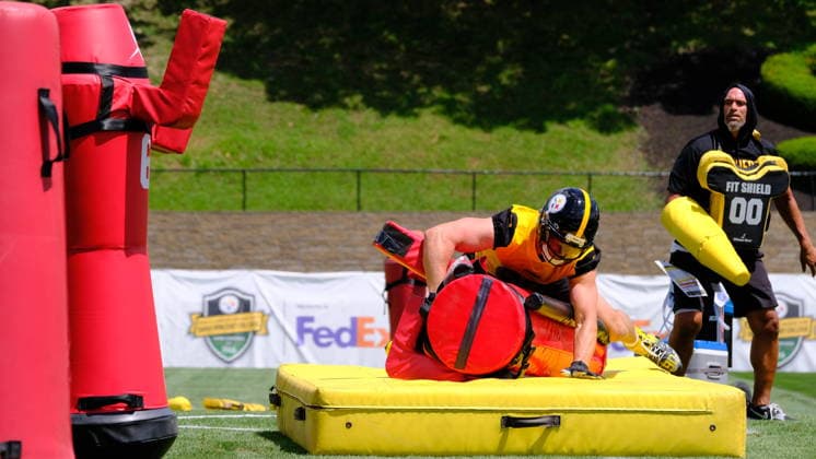 NFL, American Football Herren, USA 2026: Steelers Training Camp JULY 30 July 30, 2026: T.J. Watt 90 during the Pittsburgh Steelers training camp in Latrobe, PA Jason Pohuski CSM(Credit Image: Â Jason Pohuski Cal Media) Latrobe Pa USA EDITORIAL USE ONLY Copyright: xx ZUMA-20260730_faf_cp5_278.jpg JasonxPohuskix csmphotothree507319
