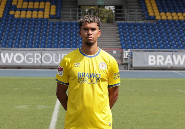 Yann Sturm (Eintracht Braunschweig) ; Eintracht Braunschweig; 2.BL, Portraettermin 2026 2027 *** Yann Sturm, Eintracht Braunschweig, Eintracht Braunschweig 2 (2nd Bundesliga), Photo Shoot 2026, 2027