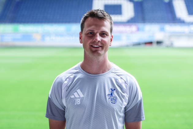 Fussball, 3.Liga Saison 2026 2027 Team- und Porträtfototermin MSV Duisburg 30.07.2026, schauinsland-reisen-arena Justus Böving (Videoanalyst, MSV Duisburg) Duisburg schauinsland-reisen-arena Nordrhein-Westfalen Deutschland *** Sports, Soccer, 3rd Division 2026–2027 Season: MSV Duisburg Team and Portrait Photo Session, July 30, 2026, Schauinsland Reisen Arena, Justus Böving, Video Analyst, MSV Duisburg, Duisburg, Schauinsland Reisen Arena, North Rhine-Westphalia, Germany