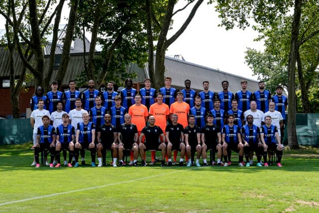 SV Waldhof Mannheim; 3.Liga, Porträttermin 2026 2027, Mannschaftsfoto, hi. Reihe v.li.: Nolan Xavier Muteba N Tumba (NTumba), Kian Ramadani, Claudio Kammerknecht, Terrence Boyd, Goncalo de Almeida Gregorio, Jid Okeke, Maximilian Thalhammer, Moritz Polte, Adama Diakhaby, Lukas Klünter, Noah Sarenren Bazee, Jascha Brandt, Tim Sechelmann, Vincent Thill, mi. Reihe v.li.: Yannick Heck (Teammanager), Mario Rosato (Physiotherapeut), Cedric Schmidt (Physiotherapeut), Kushtrim Asallari, Denis Kryeziu, Lucien Hawryluk (Torwart), Thijmen Nijhuis (Torwart), Jan Niemann (Torwart), Julian Ulbricht, Francisco Mascarenhas (Masca), Diego Michel, Marco Nachrichter (Teambetreuer), Fred Haas (Teambetreuer), vo. Reihe v.li.: Djayson Eduardo Cardoso Mendes, Yannis Hör, Julian Rieckmann, Luis Barbosa (Athletiktrainer), Asif Saric (Co-Trainer), Rui Mota (Trainer, Cheftrainer), Pedro Sacramento (Co-Trainer), Bruno Freitas (Torwarttrainer), Lennart Lisson (Videoanalyst), Lovis Bierschenk, Leroy-Jacques Mickels, Arlind Rexhepi *** SV Waldhof Mannheim, 3rd Division, Team Photo Session 2026–2027, Team photo, back row from left: Nolan Xavier Muteba, N. Tumba, N. Tumba, Kian Ramadani, Claudio Kammerknecht, Terrence Boyd, Goncalo de Almeida Gregorio, Jid Okeke, Maximilian Thalhammer, Moritz Polte, Adama Diakhaby, Lukas Klünter, Noah Sarenren Bazee, Jascha Brandt, Tim Sechelmann, Vincent Thill, middle row from left: Yannick Heck (team manager), Mario Rosato (physical therapist), Cedric Schmidt (physical therapist), Kushtrim Asallari, Denis Kryeziu, Lucien Hawryluk (Goalkeeper), Thijmen Nijhuis (Goalkeeper), Jan Niemann (Goalkeeper), Julian Ulbricht, Francisco Mascarenhas (Masca), Diego Michel, Marco Nachrichter (Team Support Staff), Fred Haas (Team Support Staff), from left to right: Djayson Eduardo Cardoso Mendes, Yannis Hör, Julian Rieckmann, Luis Barbosa, Strength and Conditioning Coach; Asif Saric, Assistant Coach; Rui Mota, Coach, Head Coach; Pedro Sacramento, Assistant Coach; Bruno Freitas, Goalkeeper Coach; Lennart Lisson, Video Analyst; Lovis Bierschenk, Leroy Jacques Mickels, Arlind Rexhepi xozx