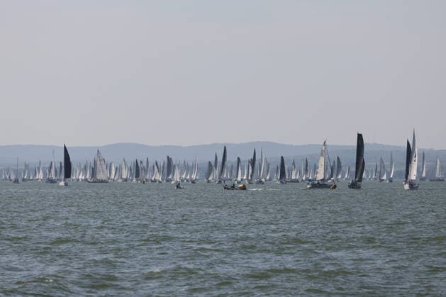 (260731) -- BALATONFURED, July 31, 2026 -- Participants compete during the 58th Blue Ribbon Regatta race around Lake Balaton near Balatonfured, Hungary, on July 30, 2026. (Photo by Xinhua) (SP)HUNGARY-BALATONFURED-SAILING-BLUE RIBBON REGATTA AttilaxVolgyi 