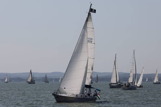 (260731) -- BALATONFURED, July 31, 2026 -- Participants compete during the 58th Blue Ribbon Regatta race around Lake Balaton near Balatonfured, Hungary, on July 30, 2026. (Photo by Xinhua) (SP)HUNGARY-BALATONFURED-SAILING-BLUE RIBBON REGATTA AttilaxVolgyi 