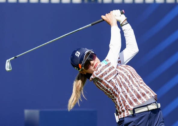Sport Bilder des Tages Golf: Women s British Open Shiho Kuwaki of Japan hits off the first tee during the first round of the Women s British Open golf tournament on July 30, 2026, at Royal Lytham &amp; St Annes Golf Club in Lytham St Annes, England .  A14AA0005624666P