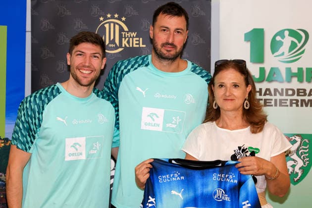 HANDBALL - HBL, Kiel, training camp GRAZ,AUSTRIA,31.JUL.26 - HANDBALL - HBL Handball-Bundesliga, THW Kiel, press conference, PK, Pressekonferenz Image shows Lukas Zerbe, Domagoj Duvnjak (Kiel) and managing director Susanne Haubenhofer (Graz).  GEPAxpictures xMarioxBuehner-Weinrauch