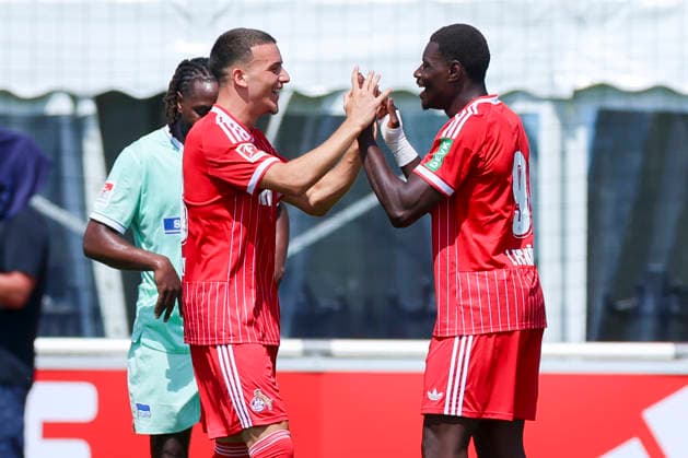 Ragnar Prince Friedel Ache (1. FC Köln) bejubelt seinen Treffer zum 1:0 mit Said El Mala (1. FC Köln), Friendly match, 1. FC Köln v Hertha BSC Berlin, Koasastadion am 31. July 2026 in St. Johann in Tirol, Österreich. (Foto von Marco Steinbrenner DeFodi Images) Ragnar Prince Friedel Ache (1. FC Köln) celebrates after scoring his teams first goal with Said El Mala (1. FC Köln), Friendly match, 1. FC Köln v Hertha BSC Berlin, Koasastadion, July 31, 2026 in St. Johann in Tirol, Austria. (Photo by Marco Steinbrenner DeFodi Images) - *** Ragnar Prince Friedel Ache of 1. FC Köln celebrates his goal to make it 1–0 with Said El Mala of 1. FC Köln, Friendly match, 1. FC Köln vs. Hertha BSC Berlin, Koasa Stadium on July 31, 2026, in St. Johann in Tirol, Austria. Photo by Marco Steinbrenner, DeFodi Images. Ragnar Prince Friedel Ache of 1. FC Köln celebrates after scoring his team’s first goal with Said El Mala of 1. FC Köln, Friendly match, 1 FC Köln vs. Hertha BSC Berlin, Koasa Stadium, July 31, 2026, in St. Johann in Tirol, Austria. Photo by Marco Steinbrenner, DeFodi Images
