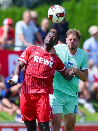Ragnar Prince Friedel Ache (1. FC Köln) und Marton Dardai (Hertha BSC Berlin) kämpfen um den Ball, Friendly match, 1. FC Köln v Hertha BSC Berlin, Koasastadion am 31. July 2026 in St. Johann in Tirol, Österreich. (Foto von Marco Steinbrenner DeFodi Images) Ragnar Prince Friedel Ache (1. FC Köln) und Marton Dardai (Hertha BSC Berlin) battle for the ball, Friendly match, 1. FC Köln v Hertha BSC Berlin, Koasastadion, July 31, 2026 in St. Johann in Tirol, Austria. (Photo by Marco Steinbrenner DeFodi Images) - *** Ragnar Prince Friedel Ache of 1 FC Köln and Marton Dardai of Hertha BSC Berlin battle for the ball, Friendly match, 1 FC Köln vs. Hertha BSC Berlin, Koasa Stadium on July 31, 2026, in St. Johann in Tirol, Austria. Photo by Marco Steinbrenner, DeFodi Images. Ragnar Prince Friedel Ache of 1. FC Köln and Marton Dardai of Hertha BSC Berlin battle for the ball, Friendly match, 1 FC Köln vs. Hertha BSC Berlin, Koasastadion, July 31, 2026, in St. Johann in Tirol, Austria. Photo by Marco Steinbrenner, DeFodi Images