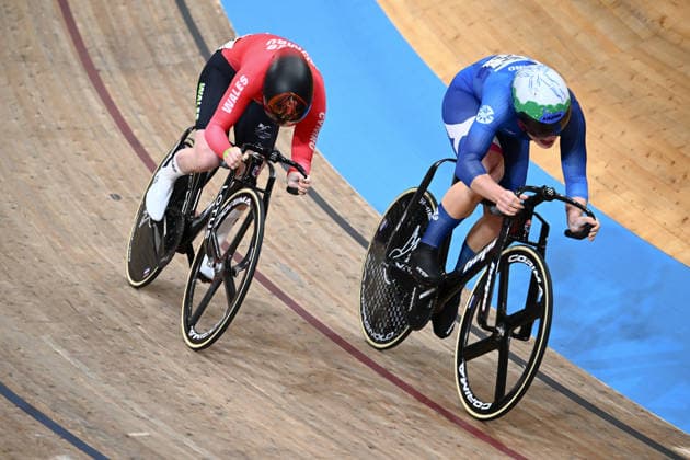 Glasgow 2026 Commonwealth Games Picture by Olly Hassell SWpix.com - 31 07 2026 - Glasgow 2026 Commonwealth Games - Track cycling, Rad, Radsport, Bahnrad, Bahn and Para Track Cycling - Sir Chris Hoy Velodrome, Glasgow, Scotland - Women s Sprint - 1 8 Finals - Lowri Thomas of Wales, Lauren Bell of Scotland Glasgow Sir Chris Hoy Velodrome Scotland Copyright: x xSWpix.comx(t axPhotographyxHubxLtd)xOllyxHassell SWpix.comx SWP-3030-16417