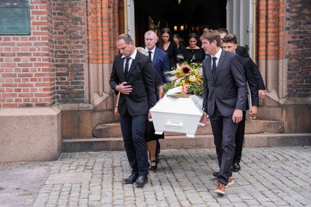 Sport Bilder des Tages Funeral for rower Olaf Tufte Horten 20260731. Slovenian rower Iztok Äaop, South African rower Ramon di Clemente, Olaf Tufte s son Herman Tufte, Hilde Tufte, Czech rower Ondrej Synek, New Zealand rower and politician MahÃ Drysdale carry the coffin of Olaf Karl Tufte during the funeral in Horten church on Friday. Photo: Terje Bendiksby NTB POOL Horten Norway EDITORIAL USE ONLY. RESTRICTED USE FOR BETTING COMPANIES Ref:_SPOxV2ESuo6LiQ.jpg *** Funeral for rower Olaf Tufte, Horten, July 31, 2026: Slovenian rower Iztok Caop, South African rower Ramon di Clemente, Olaf Tufte’s son Herman Tufte, Hilde Tufte, Czech rower Ondrej Synek, New Zealand rower and politician MahÃ Drysdale carry the coffin of Olaf Karl Tufte during the funeral at Horten Church on Friday. Photo: Terje Bendiksby, NTB POOL, Horten, Norway. EDITORIAL USE ONLY. RESTRICTED USE FOR BETTING COMPANIES.  Copyright: xTerjexBendiksbyx xNTBx