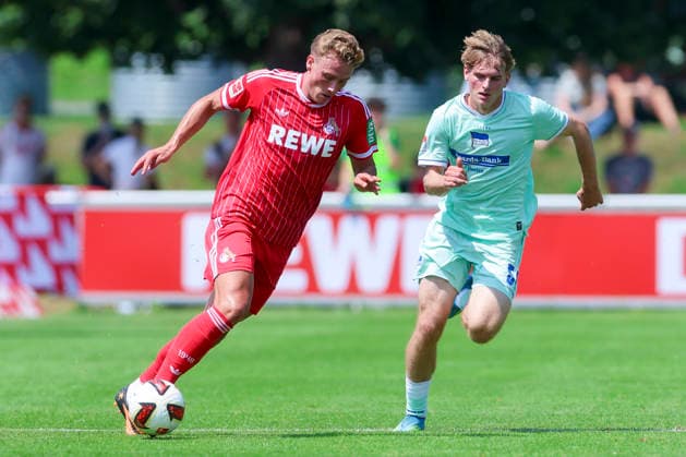 Sebastian Sebulonsen (1. FC Köln) und Mayson Grothe (Hertha BSC Berlin) kämpfen um den Ball, Friendly match, 1. FC Köln v Hertha BSC Berlin, Koasastadion am 31. July 2026 in St. Johann in Tirol, Österreich. (Foto von Marco Steinbrenner DeFodi Images) Sebastian Sebulonsen (1. FC Köln) und Mayson Grothe (Hertha BSC Berlin) battle for the ball, Friendly match, 1. FC Köln v Hertha BSC Berlin, Koasastadion, July 31, 2026 in St. Johann in Tirol, Austria. (Photo by Marco Steinbrenner DeFodi Images) - *** Sebastian Sebulonsen of 1. FC Köln and Mayson Grothe of Hertha BSC Berlin battle for the ball, Friendly match, 1 FC Köln vs. Hertha BSC Berlin, Koasastadion on July 31, 2026, in St. Johann in Tirol, Austria. Photo by Marco Steinbrenner, DeFodi Images. Sebastian Sebulonsen of 1 FC Köln and Mayson Grothe of Hertha BSC Berlin battle for the ball, Friendly match, 1 FC Köln vs. Hertha BSC Berlin, Koasastadion, July 31, 2026, in St. Johann in Tirol, Austria. Photo by Marco Steinbrenner, DeFodi Images