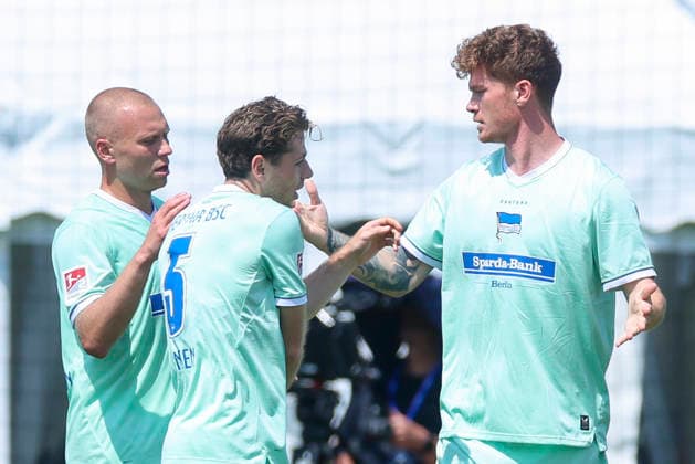 Sebastian Gronning Andersen (Hertha BSC Berlin) bejubelt seinen Treffer mit den Teamkollegen, Friendly match, 1. FC Köln v Hertha BSC Berlin, Koasastadion am 31. July 2026 in St. Johann in Tirol, Österreich. (Foto von Marco Steinbrenner DeFodi Images) Sebastian Gronning Andersen (Hertha BSC Berlin) celebrates his goal with teammates, Friendly match, 1. FC Köln v Hertha BSC Berlin, Koasastadion, July 31, 2026 in St. Johann in Tirol, Austria. (Photo by Marco Steinbrenner DeFodi Images) - *** Sebastian Gronning Andersen of Hertha BSC Berlin celebrates his goal with his teammates, Friendly match, 1. FC Köln vs. Hertha BSC Berlin, Koasastadion on July 31, 2026, in St. Johann in Tirol, Austria Photo by Marco Steinbrenner DeFodi Images Sebastian Gronning Andersen of Hertha BSC Berlin celebrates his goal with teammates, Friendly match, 1 FC Köln vs. Hertha BSC Berlin, Koasastadion, July 31, 2026, in St. Johann in Tirol, Austria. Photo by Marco Steinbrenner, DeFodi Images