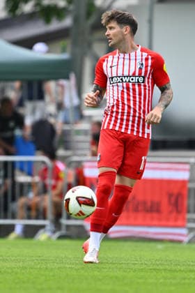 31.07.2026 - Fussball - Saison 2026 2027 - Testspiel Freundschaftsspiel Vorbereitungsspiel - SC Freiburg - SpVgg Greuther Fürth ( Kleeblatt ) - - Sportfoto Zink - xwoxzix - regulations prohibit any use of photographs as image sequences and or quasi-video - only for editorial use - Lukas Kübler (17, SC Freiburg ) Freisteller Einzelbild *** July 31, 2026 Soccer Season 2026–2027 Exhibition Match Friendly Match Preseason Match SC Freiburg vs. SpVgg Greuther Fürth Kleeblatt Sports Photo by Zink xwoxzix; regulations prohibit any use of photographs as image sequences and or quasi-video; for editorial use only. Lukas Kübler 17, SC Freiburg, cropped single image