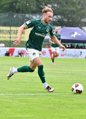 31.07.2026 - Fussball - Saison 2026 2027 - Testspiel Freundschaftsspiel Vorbereitungsspiel - SC Freiburg - SpVgg Greuther Fürth ( Kleeblatt ) - - Sportfoto Zink - xwoxzix - regulations prohibit any use of photographs as image sequences and or quasi-video - only for editorial use - Jannik Dehm ( 23, SpVgg Greuther Fürth ) Freisteller Einzelbild *** July 31, 2026 Soccer Season 2026–2027 Exhibition Match Friendly Match Preseason Match SC Freiburg SpVgg Greuther Fürth Kleeblatt Sports Photo Zink xwoxzix Regulations prohibit any use of photographs as image sequences and or quasi-video; for editorial use only. Jannik Dehm, 23, SpVgg Greuther Fürth, cropped single image