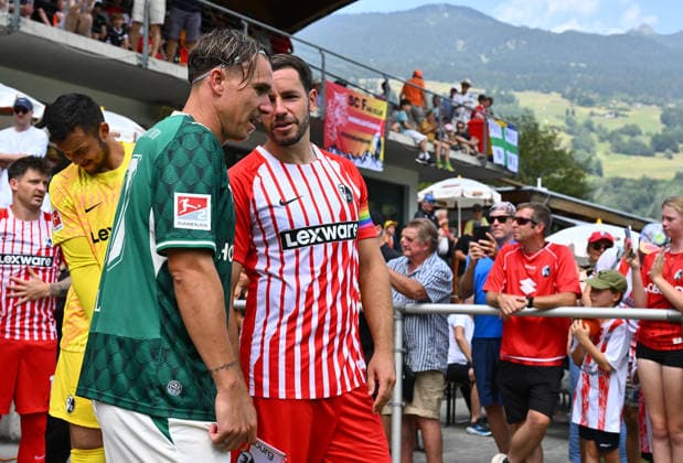 31.07.2026 - Fussball - Saison 2026 2027 - Testspiel Freundschaftsspiel Vorbereitungsspiel - SC Freiburg - SpVgg Greuther Fürth ( Kleeblatt ) - - Sportfoto Zink - xwoxzix - regulations prohibit any use of photographs as image sequences and or quasi-video - only for editorial use - Felix Klaus (30, SpVgg Greuther Fürth ) Christian Günter (30, SC Freiburg ) vor Spielbeginn *** July 31, 2026 Soccer Season 2026–2027 Exhibition Match Friendly Match Preseason Match SC Freiburg vs. SpVgg Greuther Fürth Kleeblatt Sports photo by Zink xwoxzix; regulations prohibit any use of photographs as image sequences and or quasi-video; for editorial use only. Felix Klaus 30, SpVgg Greuther Fürth; Christian Günter 30, SC Freiburg, before kickoff