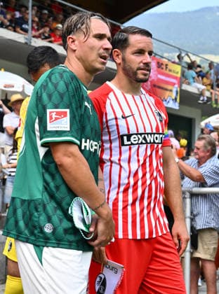 31.07.2026 - Fussball - Saison 2026 2027 - Testspiel Freundschaftsspiel Vorbereitungsspiel - SC Freiburg - SpVgg Greuther Fürth ( Kleeblatt ) - - Sportfoto Zink - xwoxzix - regulations prohibit any use of photographs as image sequences and or quasi-video - only for editorial use - Felix Klaus (30, SpVgg Greuther Fürth ) Christian Günter (30, SC Freiburg ) vor Spielbeginn *** July 31, 2026 Soccer Season 2026–2027 Exhibition Match Friendly Match Preseason Match SC Freiburg vs. SpVgg Greuther Fürth Kleeblatt Sports photo by Zink xwoxzix; regulations prohibit any use of photographs as image sequences and or quasi-video; for editorial use only. Felix Klaus 30, SpVgg Greuther Fürth; Christian Günter 30, SC Freiburg, before kickoff