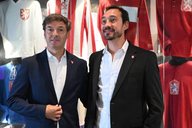 From left Spanish Santi Denia has become the new coach of the Czech national football team and the first foreign national to take this post as he signed a two-year contract with an option with the Czech Football Association in Prague, Czech Republic, July 31, 2026. At left is coach assistant Pablo Amo. (CTKxPhoto KaterinaxSulova) CTKPhotoP2026073104469  CTKPhotoP2026073104469
