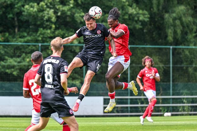 260731 Standard de Liege vs Arminia Bielefeld Joel Grodowski (11) of Arminia Bielefeld and Ibrahim Karamoko (20) of Standard CL during a friendly soccer game in the preparations ahead of the Jupiler Pro League season 2026 - 2027 between Standard de Liege and Arminia Bielefeld from Germany on July 31 , 2026 in Liege, Belgium. (Photo by Stijn Audooren Isosport) Liege SL16 Football Campus Liege Belgium  Copyright: xIsosportxStijnxAudoorenx