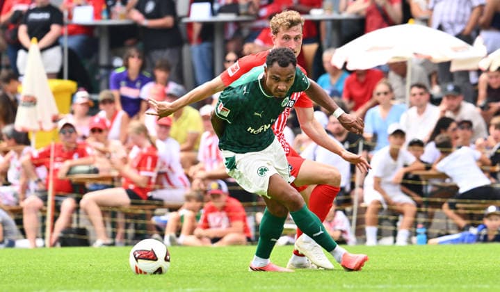 31.07.2026 - Fussball - Saison 2026 2027 - Testspiel Freundschaftsspiel Vorbereitungsspiel - SC Freiburg - SpVgg Greuther Fürth ( Kleeblatt ) - - Sportfoto Zink - xwoxzix - regulations prohibit any use of photographs as image sequences and or quasi-video - only for editorial use - Sacha Banse Bansé (6, SpVgg Greuther Fürth ) vor Patrick Osterhage (6, SC Freiburg ) *** July 31, 2026 Soccer Season 2026–2027 Exhibition Match Friendly Match Preseason Match SC Freiburg vs. SpVgg Greuther Fürth Kleeblatt Sports Photo by Zink xwoxzix; regulations prohibit any use of photographs as image sequences and or quasi-video; for editorial use only. Sacha Banse Bansé 6, SpVgg Greuther Fürth ahead of Patrick Osterhage 6, SC Freiburg
