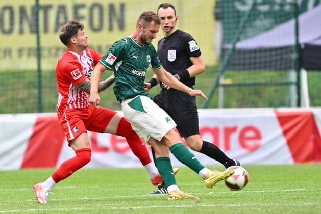 31.07.2026 - Fussball - Saison 2026 2027 - Testspiel Freundschaftsspiel Vorbereitungsspiel - SC Freiburg - SpVgg Greuther Fürth ( Kleeblatt ) - - Sportfoto Zink - xwoxzix - regulations prohibit any use of photographs as image sequences and or quasi-video - only for editorial use - Lukas Kübler (17, SC Freiburg ) Dennis Srbeny (7, SpVgg Greuther Fürth ) *** July 31, 2026 Soccer Season 2026–2027 Exhibition Match Friendly Match Preseason Match SC Freiburg SpVgg Greuther Fürth Kleeblatt Sports Photo Zink xwoxzix Regulations prohibit any use of photographs as image sequences and or quasi-video; for editorial use only. Lukas Kübler 17, SC Freiburg; Dennis Srbeny 7, SpVgg Greuther Fürth