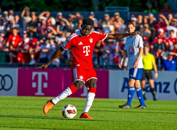 30.07.2026, Fussball Bundesliga 2026 2027, Trainingslager FC Bayern München in Rottach-Egern am Tegernsee (Bayern). Testspiel FC Rottach Egern - FC Bayern München, Bara Ndiaye (Bayern München) Schuss *** July 30, 2026, 2026–2027 Bundesliga, FC Bayern Munich training camp in Rottach Egern on Lake Tegernsee, Bavaria; friendly match between FC Rottach Egern and FC Bayern Munich; Bara Ndiaye, FC Bayern Munich, shot