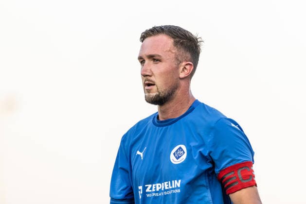 Freisteller Einzelbild Portrait Porträt Nicolai Weissenbacher (VfB Friedrichshafen, 14) Friedrichshafen Zeppelinstadion Baden-Württemberg Deutschland *** Cropped Single-Frame Portrait of Nicolai Weissenbacher, VfB Friedrichshafen, 14, Friedrichshafen, Zeppelin Stadium, Baden-Württemberg, Germany