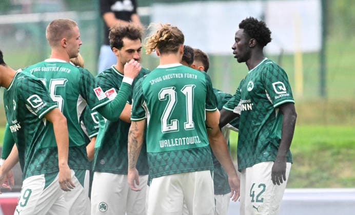 31.07.2026 - Fussball - Saison 2026 2027 - Testspiel Freundschaftsspiel Vorbereitungsspiel - SC Freiburg - SpVgg Greuther Fürth ( Kleeblatt ) - - Sportfoto Zink - xwoxzix - regulations prohibit any use of photographs as image sequences and or quasi-video - only for editorial use - Torjubel Jubel Freude nach Treffer Tor Torschuß zum 0:3 durch Omar Sillah (42, SpVgg Greuther Fürth ) - Brynjar Ingi Bjarnason (25, SpVgg Greuther Fürth ) Mika Wallentowitz (21, SpVgg Greuther Fürth ) Omar Sillah (42, SpVgg Greuther Fürth ) *** July 31, 2026 Soccer Season 2026–2027 Exhibition Match Friendly Match Preseason Match SC Freiburg vs. SpVgg Greuther Fürth Kleeblatt Sports Photo by Zink xwoxzix; regulations prohibit any use of photographs as image sequences and or quasi-video; for editorial use only Goal celebration Celebration, Joy After a Goal, Goal, Shot on Goal for the 0–3 by Omar Sillah 42, SpVgg Greuther Fürth Brynjar Ingi Bjarnason 25, SpVgg Greuther Fürth Mika Wallentowitz 21, SpVgg Greuther Fürth Omar Sillah 42, SpVgg Greuther Fürth