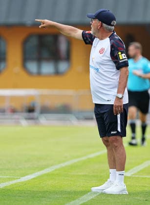 SOCCER - Mainz vs Al-Ahli, test match KUFSTEIN,AUSTRIA,31.JUL.26 - SOCCER - 1. DFL, 1. Deutsche Bundesliga, UAE Pro League, 1. FSV Mainz 05 vs Shabab Al-Ahli, test match. Image shows head coach Urs Fischer (Mainz).  GEPAxpictures xThomasxBachun