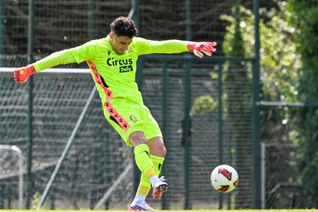 260731 Standard de Liege vs Arminia Bielefeld Belmin Dizdarevic (35) of Standard CL during a friendly soccer game in the preparations ahead of the Jupiler Pro League season 2026 - 2027 between Standard de Liege and Arminia Bielefeld from Germany on July 31 , 2026 in Liege, Belgium. (Photo by Stijn Audooren Isosport) Liege SL16 Football Campus Liege Belgium  Copyright: xIsosportxStijnxAudoorenx