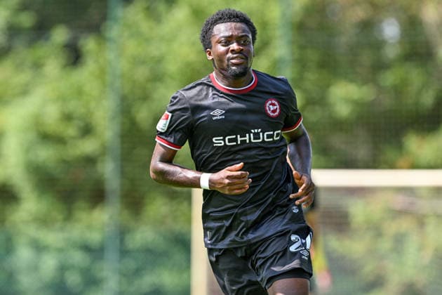 260731 Standard de Liege vs Arminia Bielefeld Benjamin Boakye (27) of Arminia Bielefeld during a friendly soccer game in the preparations ahead of the Jupiler Pro League season 2026 - 2027 between Standard de Liege and Arminia Bielefeld from Germany on July 31 , 2026 in Liege, Belgium. (Photo by Stijn Audooren Isosport) Liege SL16 Football Campus Liege Belgium  Copyright: xIsosportxStijnxAudoorenx