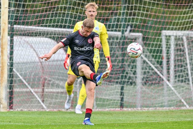 260731 Standard de Liege vs Arminia Bielefeld Sam Schreck (8) of Arminia Bielefeld during a friendly soccer game in the preparations ahead of the Jupiler Pro League season 2026 - 2027 between Standard de Liege and Arminia Bielefeld from Germany on July 31 , 2026 in Liege, Belgium. (Photo by Stijn Audooren Isosport) Liege SL16 Football Campus Liege Belgium  Copyright: xIsosportxStijnxAudoorenx