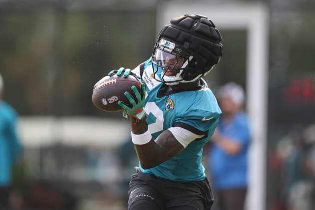 JACKSONVILLE, FL - JULY 31: Jacksonville Jaguars wide receiver Travis Hunter (12) catches a pass during training camp on July 31, 2026 at the Miller Electric Center in Jacksonville, Fl. (Photo by David Rosenblum Icon Sportswire) NFL, American Football Herren, USA JUL 31 Jaguars Training Camp EDITORIAL USE ONLY Icon260731227497