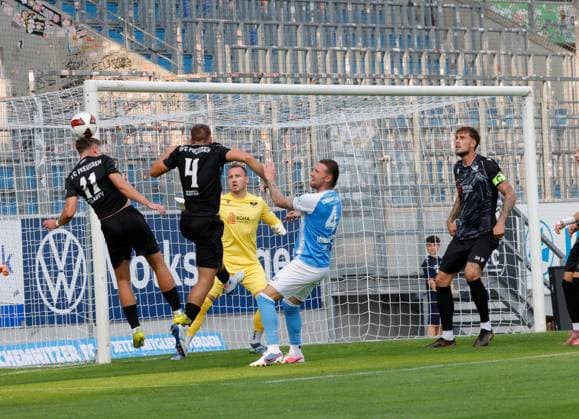 CFC vs BFC Preussen 31.07.2026 Chemnitz, eins Stadion- An der Gellertstrasse, Fussball, Regionalliga Nordost 2026 2027, 2. Spieltag , CFC, CFC vs BFC Preussen Gefahr vor dem Berliner Tor, Alexander Dikarev am Ball Chemnitz Sachsen BRD *** CFC vs. BFC Preussen, July 31, 2026, Chemnitz, eins Stadium on Gellertstrasse, Sports, Soccer, Northeast Regional League 2026–2027, Matchday 2, CFC, CFC vs. BFC Preussen: Danger in front of the Berlin goal, Alexander Dikarev on the ball, Chemnitz, Saxony, Germany