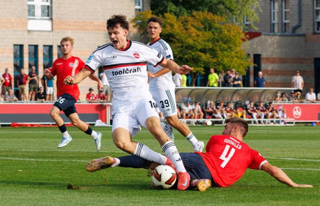 31.07.2026 - Fussball - Saison 2026 2027 - Regionalliga Bayern - 02. Spieltag: 1. FC Nürnberg FCN II ( Club ) - SpVgg Unterhaching - DaMa - xdaxmax - Luca Paul Schulten (18, 1. FC Nürnberg FCN II ) wird von Alexander Winkler (4, SpVgg Unterhaching ) zum Elfmeter gefoult *** July 31, 2026 Soccer Season 2026–2027 Bavarian Regional League Matchday 02 1. FC Nürnberg FCN II vs. SpVgg Unterhaching Women s Team xdaxmax Luca Paul Schulten 18, 1 FC Nuremberg FCN II is fouled by Alexander Winkler 4 of SpVgg Unterhaching, resulting in a penalty kick
