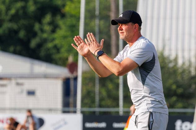 31.07.2026 - Fussball - Saison 2026 2027 - Regionalliga Bayern - 02. Spieltag: 1. FC Nürnberg FCN II ( Club ) - SpVgg Unterhaching - DaMa - xdaxmax - Andreas Andy Wolf (Trainer 1. FC Nürnberg FCN II ) zeigt an gestikuliert dirigiert gibt Anweisungen *** July 31, 2026 Soccer Season 2026–2027 Bavarian Regional League Matchday 02 1. FC Nürnberg FCN II vs. SpVgg Unterhaching Women s Team xdaxmax Andreas Andy Wolf, Coach of 1. FC Nürnberg FCN II, gives instructions, gesturing and directinggives instructions