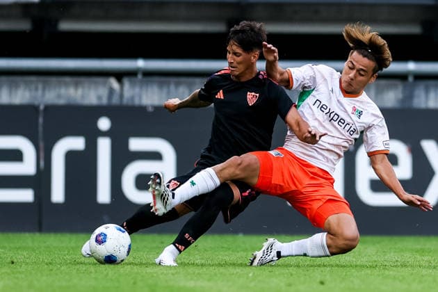 NIJMEGEN, NETHERLANDS - JULY 31: Jesuly of Sevilla FC is challenged by Kodai Sano of NEC Nijmegen during the pre-season friendly match between NEC Nijmegen and Sevilla FC at the Goffertstadion on July 31, 2026 in Nijmegen, Netherlands.  Copyright: xRenexNijhuis MBxMediax