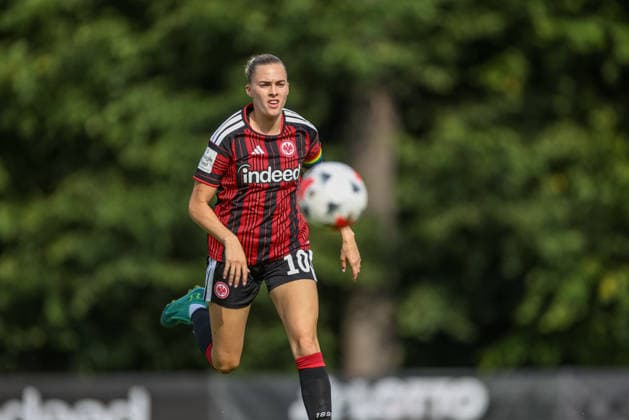 GER, Bad Nauheim, Eintracht Frankfurt vs Racing Strasbourg, Vorbereitung, Fussball, DFB, Spielzeit 2026 2027, Sportplatz Bad Nauheim, Testspiel im Bild: Laura Freigang (Eintracht Frankfurt Frauen 10) DFB DFL REGULATIONS PROHIBIT ANY USE OF PHOTOGRAPHS AS IMAGE SEQUENCES AND OR QUASI-VIDEO, 31.07.2026 *** GER, Bad Nauheim, Eintracht Frankfurt vs. Racing Strasbourg, Preseason, Soccer, DFB, 2026–2027 Season, Bad Nauheim Sports Field, Friendly Match Photo: Laura Freigang, Eintracht Frankfurt Women’s Team 10. DFB and DFL regulations prohibit any use of photographs as image sequences and or quasi-video. July 31, 2026 Copyright: HMBxMedia HendrikxHamelau