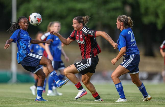 GER, Bad Nauheim, Eintracht Frankfurt vs Racing Strasbourg, Vorbereitung, Fussball, DFB, Spielzeit 2026 2027, Sportplatz Bad Nauheim, Testspiel im Bild v.l.: Larissa Mühlhaus (Eintracht Frankfurt Frauen 47) DFB DFL REGULATIONS PROHIBIT ANY USE OF PHOTOGRAPHS AS IMAGE SEQUENCES AND OR QUASI-VIDEO, 31.07.2026 *** GER, Bad Nauheim, Eintracht Frankfurt vs. Racing Strasbourg, Preseason, Soccer, DFB, 2026–2027 Season, Bad Nauheim Sports Field, Photo from the friendly match (from left): Larissa Mühlhaus, Eintracht Frankfurt Women 47. DFB and DFL regulations prohibit any use of photographs as image sequences and or quasi-video. July 31, 2026 Copyright: HMBxMedia HendrikxHamelau
