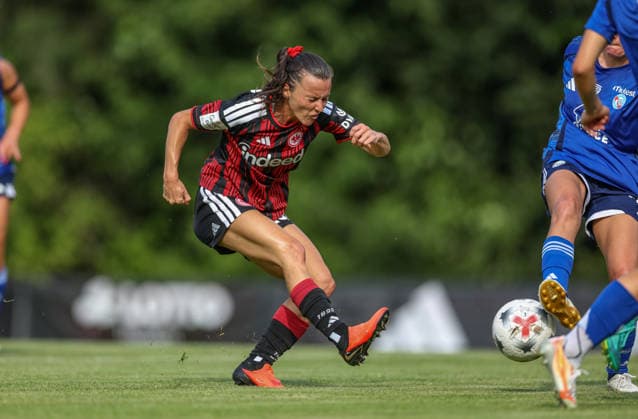 GER, Bad Nauheim, Eintracht Frankfurt vs Racing Strasbourg, Vorbereitung, Fussball, DFB, Spielzeit 2026 2027, Sportplatz Bad Nauheim, Testspiel im Bild: Hayley Raso (Eintracht Frankfurt Frauen 16 , Torschuss DFB DFL REGULATIONS PROHIBIT ANY USE OF PHOTOGRAPHS AS IMAGE SEQUENCES AND OR QUASI-VIDEO, 31.07.2026 *** GER, Bad Nauheim, Eintracht Frankfurt vs. Racing Strasbourg, Preseason, Soccer, DFB, 2026–2027 Season, Bad Nauheim Sports Field, Friendly Match Photo: Hayley Raso, Eintracht Frankfurt Women’s U-16 Team, Shot on Goal. DFB and DFL regulations prohibit any use of photographs as image sequences and or quasi-video. July 31, 2026 Copyright: HMBxMedia HendrikxHamelau