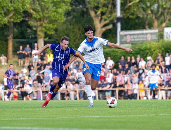 Fussball, Herren, Saison 2026 2027, Regionalliga Nordost (2. Spieltag), SV Tasmania Berlin - FC Erzgebirge Aue, v.l. Simon Skarlatidis (Aue), Fatih Baca (Tasmania), 31.07. 2026, *** Soccer, Men s, 2026–2027 Season, Regionalliga Nordost, Matchday 2, SV Tasmania Berlin vs. FC Erzgebirge Aue, from left: Simon Skarlatidis (Aue), Fatih Baca (Tasmania), July 31, 2026, Copyright: xSebastianxRäppold MatthiasxKochx