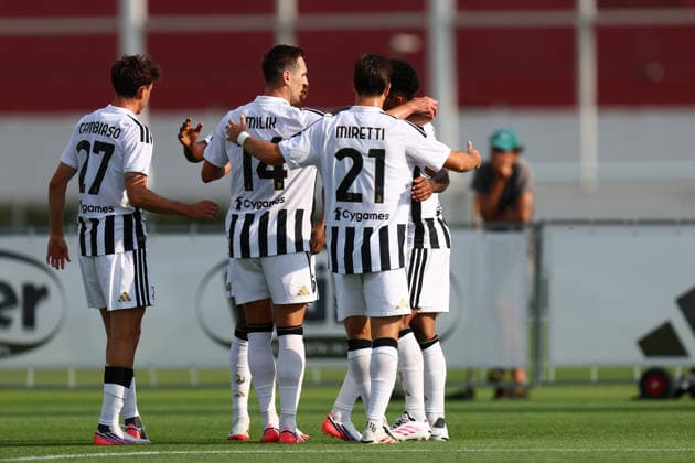 Juventus Fc - Ogc Nice Douglas Luiz of Juventus Fc celebrates after scoring a goal during the friendly match beetween Juventus Fc and Ogc Nice at Continassa Training Center on July 31, 2026 in Turin, Italy . Torino Continassa Training Center Italy Copyright: xMarcoxCanonierox