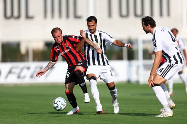 Juventus Fc - Ogc Nice Melvin Bard of Ogc Nice and Zeki Celik of Juventus Fc battle for the ball during the friendly match beetween Juventus Fc and Ogc Nice at Continassa Training Center on July 31, 2026 in Turin, Italy . Torino Continassa Training Center Italy Copyright: xMarcoxCanonierox