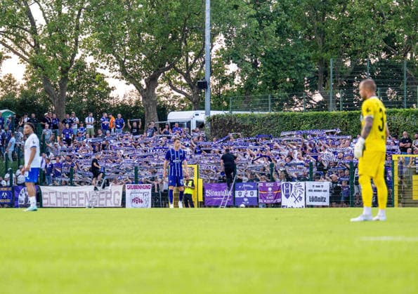 Fussball, Herren, Saison 2026 2027, Regionalliga Nordost (2. Spieltag), SV Tasmania Berlin - FC Erzgebirge Aue, Fans von Aue im Gästeblock, 31.07. 2026, *** Soccer, Men s, 2026–2027 Season, Regionalliga Nordost, Matchday 2, SV Tasmania Berlin vs. FC Erzgebirge Aue, Aue fans in the visitors section, July 31, 2026, Copyright: xSebastianxRäppold MatthiasxKochx