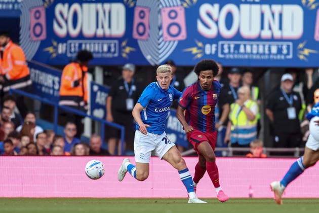 Birmingham City v Barcelona, Pre-Season Friendly Birmingham City defender Alex Cochrane (20) battles for possesion with Barcelona Karim Adeyemi (14) during the Pre-Season Friendly match between Birmingham City and Barcelona at the St Andrew s @ Knighthead Park, Birmingham, UK on 31 July 2026. Birmingham St Andrew s @ Knighthead Park West Midlands UK Editorial use only , Copyright: xManjitxNarotrax PSI-24615-0004