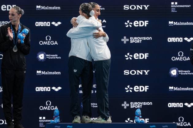 European Aquatics Championships Paris 2026 - Day One Gold medallists Anna Maria Alexandri and Eirini Marina Alexandri of Greece celebrate during the medal ceremony for the duet technical artistic swimming event at the LEN European Aquatics Championships at the Olympic Aquatics Centre in Saint-Denis, northeastern suburbs of Paris, on July 31, 2026. Paris Paris Paris France Copyright: xxZsomborxCzomax