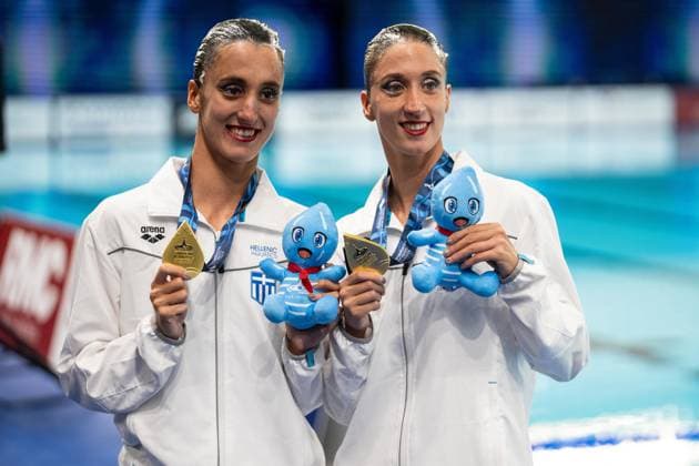 European Aquatics Championships Paris 2026 - Day One Anna Maria Alexandri and Eirini Marina Alexandri of Greece pose with their gold medals during the medal ceremony for the duet technical artistic swimming event at the LEN European Aquatics Championships at the Olympic Aquatics Centre in Saint-Denis, northeastern suburbs of Paris, on July 31, 2026. Paris Paris Paris France Copyright: xxZsomborxCzomax