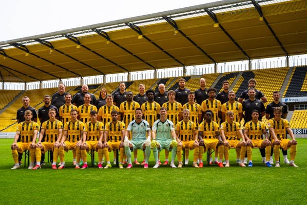 TSV Alemannia Aachen 1900 e. V.; 3. Liga, Portraettermin 2026 2027, Mannschaftsfoto, hintere Reihe v.l.n.r.: Joerg Laufenberg, Patrick Kowal, Wera Bosseler, Sven Vonderhagen, Dr. Thorsten Rohde, Dr. Alexander Mauckner, Nils Perius, Simon Fries, Youssef Baaoui, Amine Abouer-Raja mittlere Reihe v.l.n.r.: Mersad Selimbegovic, Ilyas Trenz, Petros Bagkalianis, Valmir Sulejmani, Marius Wegmann, Emmanuel Elekwa, Gideon Jung, Louis Köster, Danilo Wiebe, Joel da Silva Kiala, Mika Hanraths, Ivica Ljubicic, Amer Mujicic, vordere Reihe v.l.n.r.: Mika Schroers, Mika Pobric, Daniel Starodid, Faton Ademi, Mehdi Loune, Manuel Riemann, Stefan Bajic, Lukas Scepanik, Ken Izekor, Meiko Waeschenbach, Fabio Torsiello, Matti Wagner, GER, TSV Alemannia Aachen 1900 e. V., 3. Liga, Portraettermin 2026 2027 GER, TSV Alemannia Aachen 1900 e. V., 3. Liga, Portraettermin 2026 2027, Mannschaftsfoto Aachen *** TSV Alemannia Aachen 1900 e.V., 3rd Division, Team Photo Session 2026–2027, Team photo, back row, from left to right: Jörg Laufenberg, Patrick Kowal, Wera Bosseler, Sven Vonderhagen, Dr. Thorsten Rohde, Dr. Alexander Mauckner, Nils Perius, Simon Fries, Youssef Baaoui, Amine Abouer Raja; middle row, from left to right: Mersad Selimbegovic, Ilyas Trenz, Petros Bagkalianis, Valmir Sulejmani, Marius Wegmann, Emmanuel Elekwa, Gideon Jung, Louis Köster, Danilo Wiebe, Joel da Silva Kiala, Mika Hanraths, Ivica Ljubicic, Amer Mujicic; front row, from left to right: Mika Schroers, Mika Pobric, Daniel Starodid, Faton Ademi, Mehdi Loune, Manuel Riemann, Stefan Bajic, Lukas Scepanik, Ken Izekor, Meiko Waeschenbach, Fabio Torsiello, Matti Wagner, GER, TSV Alemannia Aachen 1900 e.V., 3. Liga, Photo Shoot 2026–2027 GER, TSV Alemannia Aachen 1900 e.V., 3rd Division, Photo Session 2026–2027, Aachen Team Photo Copyright: xEibner-Pressefoto J.xDerondeaux EP_JDU