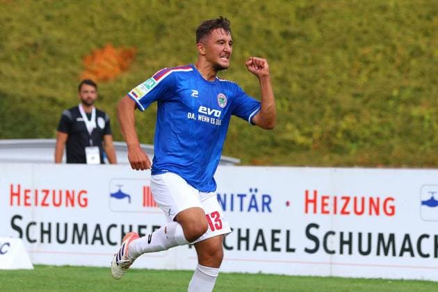 Regionalliga West: Bonner SC - Rot-Weiß Oberhausen ** NUR FÜR REDAKTIONELLE ZWECKE ** EDITORIAL USE ONLY **<p>Kerem Yalcin nach seinem Tor zum 1:0 für die Kleeblätter. Bonner SC - RWO Ort: Bonn, Sportpark Nord Datum: 31.07.2026 Deutschland NRW Bonn Copyright: MichaxKorb *** Regionalliga West Bonner SC Rot Weiß Oberhausen ** FOR EDITORIAL USE ONLY ** EDITORIAL USE ONLY ** p Kerem Yalcin after scoring the 1–0 goal for the Kleeblätter (Bonner SC vs. RWO) Location: Bonn, Sportpark Nord Date: July 31, 2026 Germany, North Rhine-Westphalia, Bonn Copyright MichaxKorb Copyright: MichaxKorb doc86yk98sbo36a98ydeg9 ,EDITORIAL USE ONLY