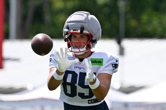 Jul 31, 2026; Foxborough, MA, USA; New England Patriots tight end Hunter Henry (85) makes a catch at training camp held at Gillette Stadium, in Foxborough, Massachusetts. CSM NFL, American Football Herren, USA 2026: New England Patriots Training Camp JUL 31  - ZUMAc04_ 20260731_zma_c04_135 Copyright: xEricxCanhax