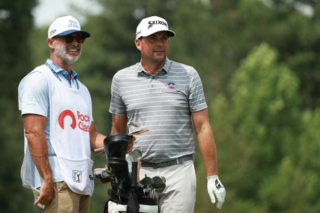 Rocket Classic DETROIT, MICHIGAN - JULY 31: Keegan Bradley of the United States interacts with his caddie on the 9th hole during the second round of the Rocket Classic 2026 at the Detroit Country Club in Detroit, Michigan, MI, USA Friday, July 31, 2026. Detroit Michigan United States  Copyright: xJorgexLemusx originalFilename:lemus-rocketcl260731_npiqo.jpg