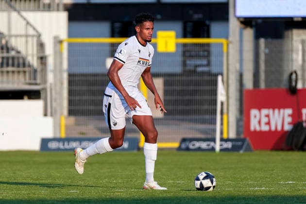Yannick Osee (SVS, 13), am Ball, Freisteller, Ganzkörper, Einzelbild, Einzelfoto, Aktion, Action, 31.07.2026, Sandhausen (Deutschland), Fussball, bfv-Verbandspokal, 3. Runde, SV Sandhausen - TSG 1862 09 Weinheim *** Yannick Osee SVS, 13, with the ball, isolated figure, full-body shot, single frame, single photo, action, July 31, 2026, Sandhausen, Germany, soccer, bfv Association Cup, 3rd round, SV Sandhausen vs. TSG 1862 09 Weinheim xozx